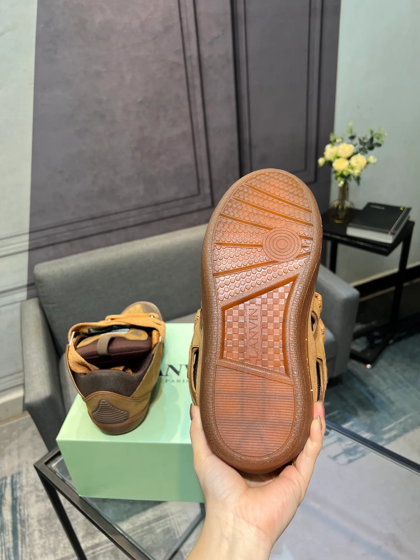 Men's men's shoes💰780 [LANVIN] Latest lace-up fashionable casual sneakers for couples High-quality CLAY couple series‼ ️ The latest trendy products of the season 🌈Many bloggers have planted grass and purchased the original open-mold customization. The upper and outsole are sewn with mark threads without edge sealing. Multiple material splicing combination design. Very versatile for fashionable and casual wear. Comfortable on the feet. Recommended for self-retention (upper cowhide + cow suede + breathable mesh) inner foot pad cowhide exclusive original open-mold clear logo rubber outsole ⚠️36-44 yards (45 custom-made)